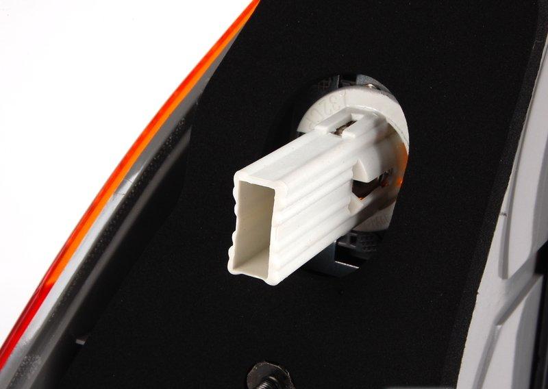 Блок задних фонарей на крыле П