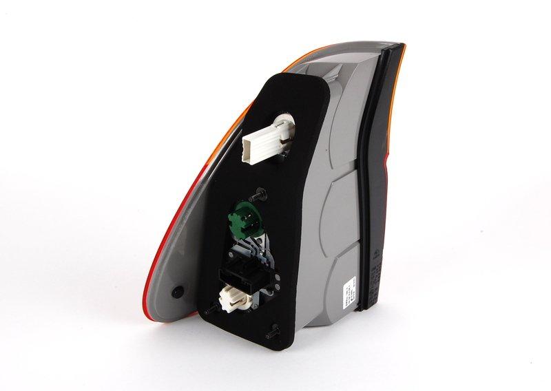 Блок задних фонарей на крыле П