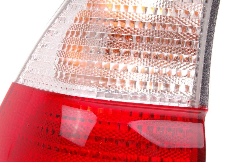 Блок задних фонарей на крыле Л белый