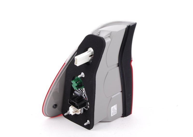 Блок задних фонарей на крыле П белый