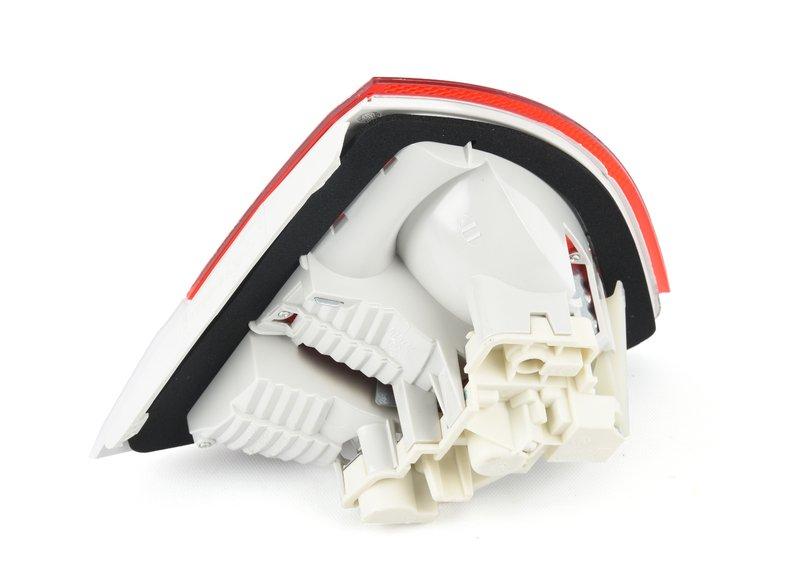 Блок задних фонарей на багажной двери Л