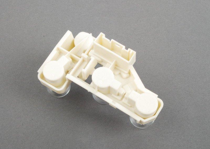 Держ.лампы в блоке зад.фон.в крыле Л