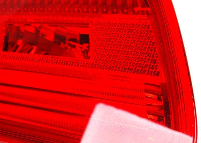 Блок задних фонарей на багажной двери Л