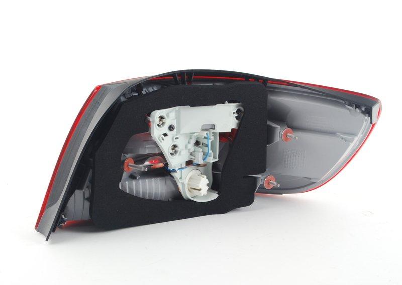 Блок задних фонарей на крыле Л