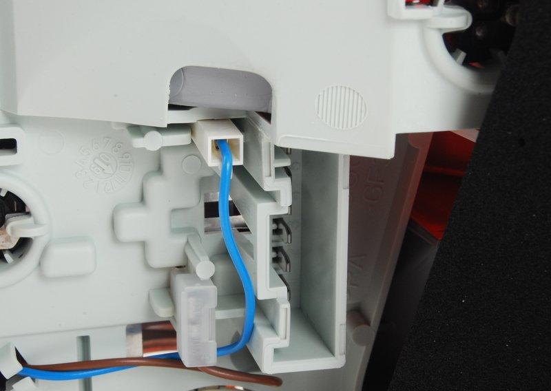 Блок задних фонарей на крыле Л