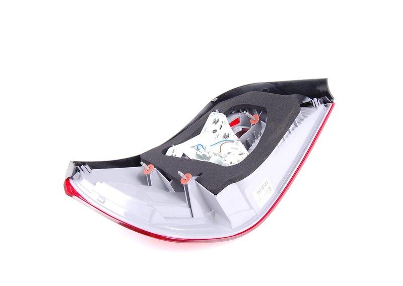 Блок задних фонарей на крыле П