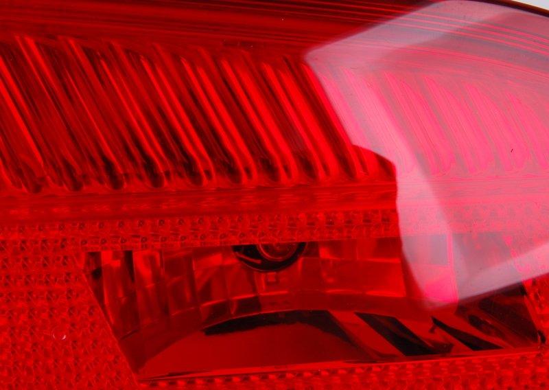 Блок задних фонарей на багажной двери Л