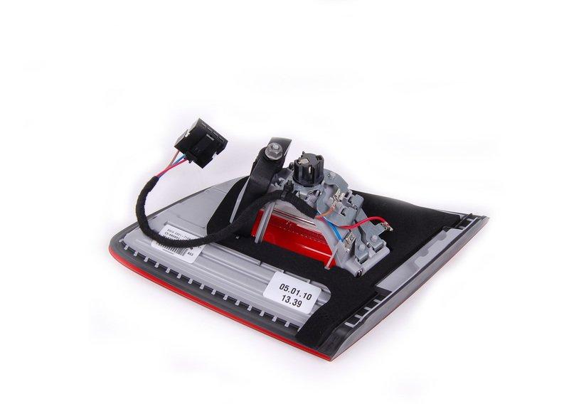 Блок задних фонарей на багажной двери Л