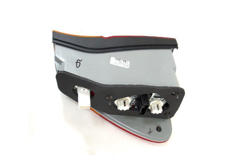 Блок задних фонарей на крыле П