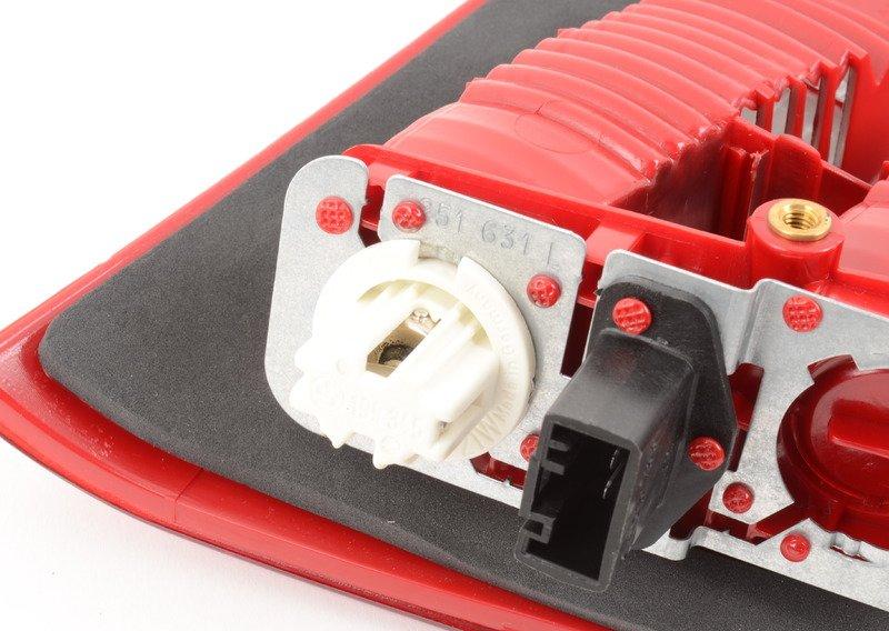 Блок задних фонарей на багажной двери Л