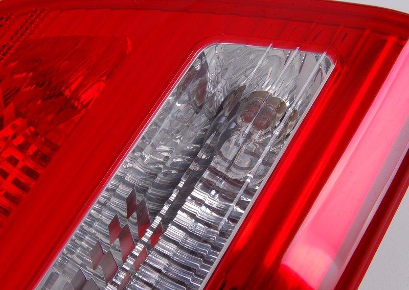 Блок задних фонарей на багажной двери П