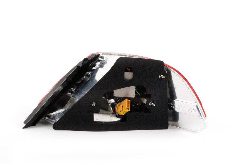 Блок задних фонарей на крыле Л белый