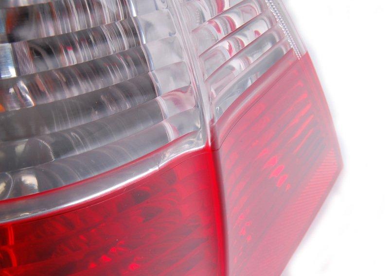 Блок задних фонарей на крыле П белый