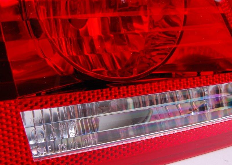 Блок задних фонарей на багажной двери Л