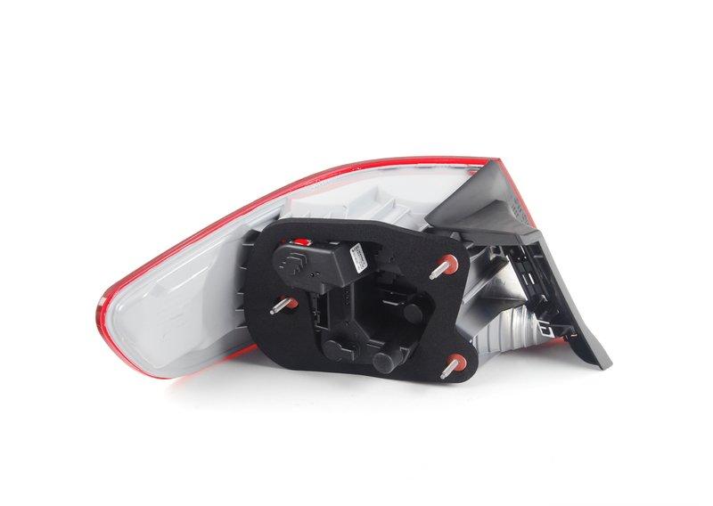 Блок задних фонарей на крыле П