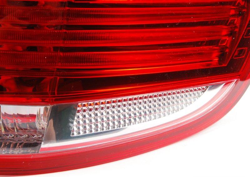 Блок задних фонарей на крыле П