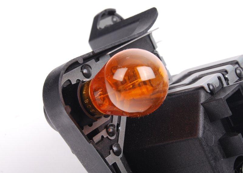 Держ.лампы в блоке зад.фон.в крыле Л