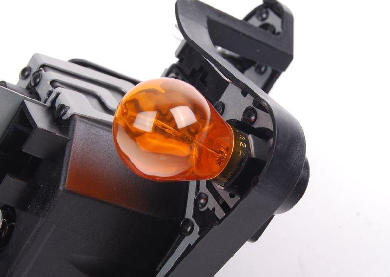 E92 держатель ламп правого фонаря