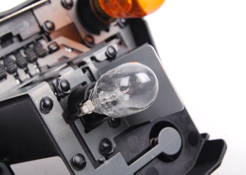 E92 держатель ламп правого фонаря