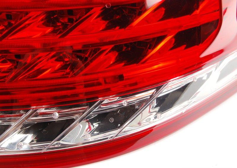 E63N фонарь правый задний