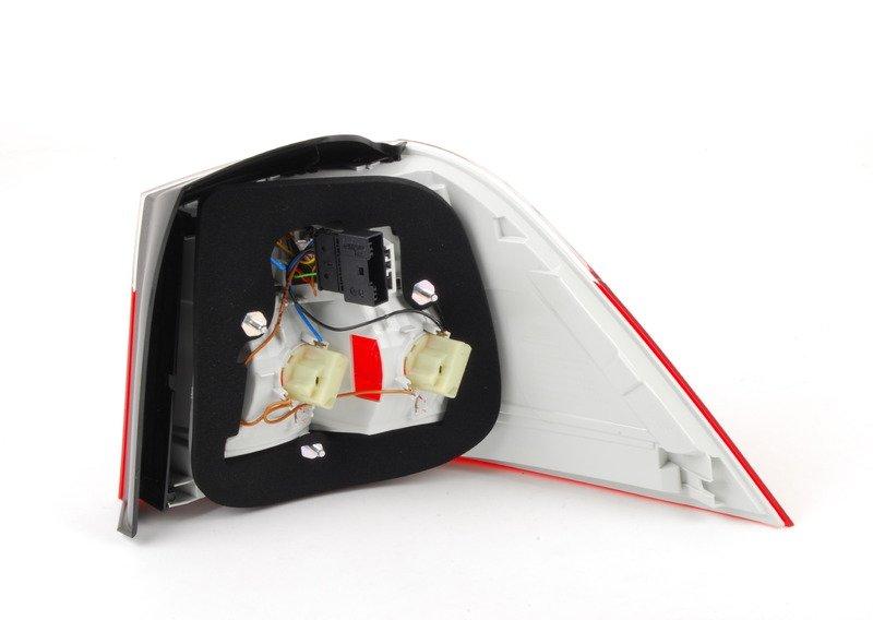 Блок задних фонарей на крыле Л белый