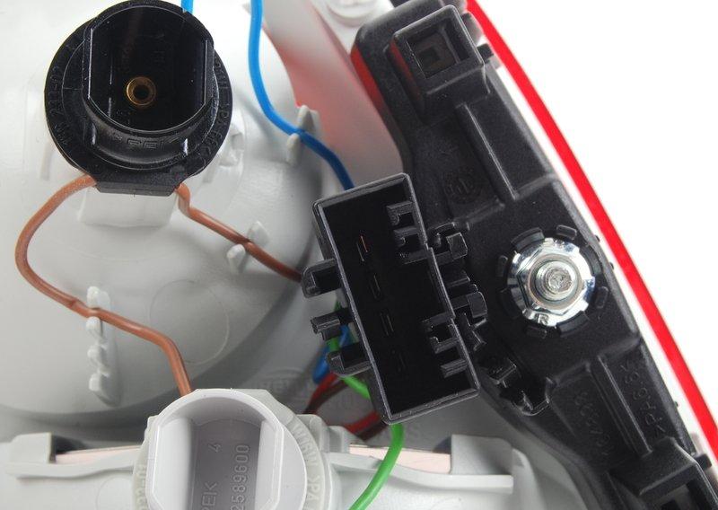 Блок задних фонарей на багажной двери П