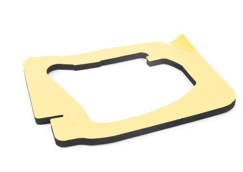 Уплотнитель блока фонарей на крыле Л