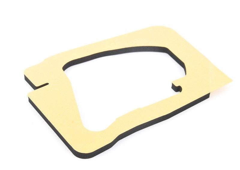 Уплотнитель блока фонарей на крыле П