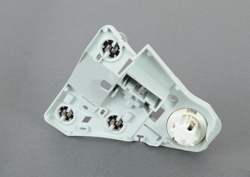 Держ.лампы в блоке зад.фон.в крыле Л