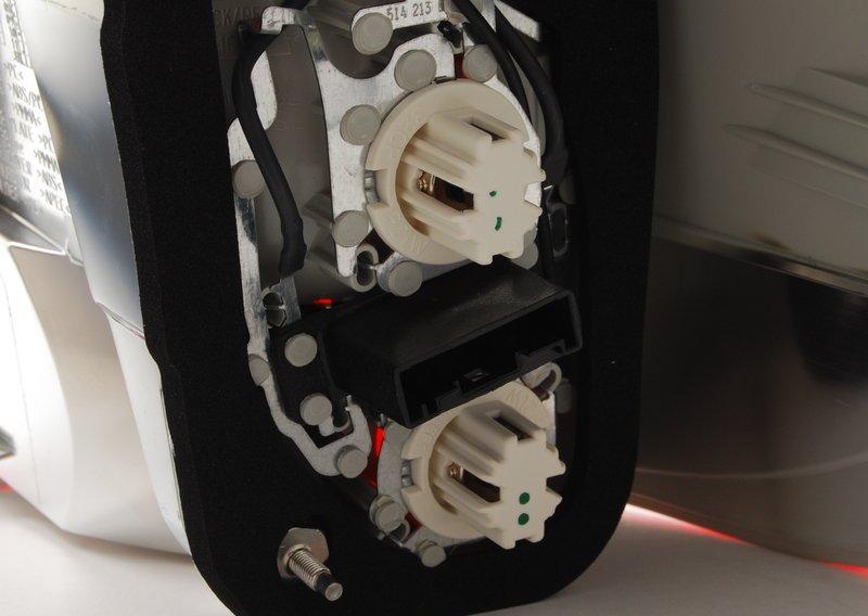 Блок задних фонарей на крыле Л