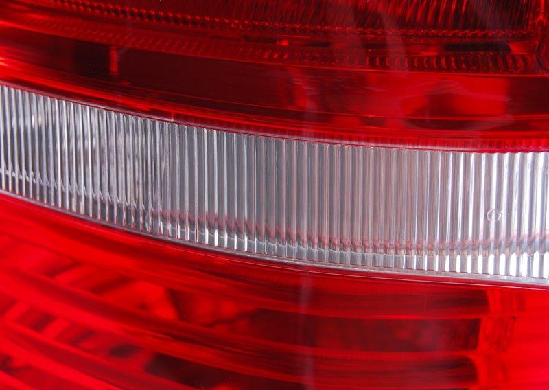 Блок задних фонарей на крыле П