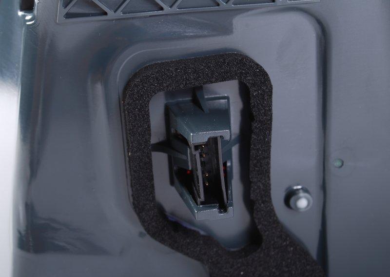 Блок задних фонарей на крыле Л