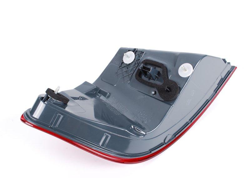 Блок задних фонарей на крыле П