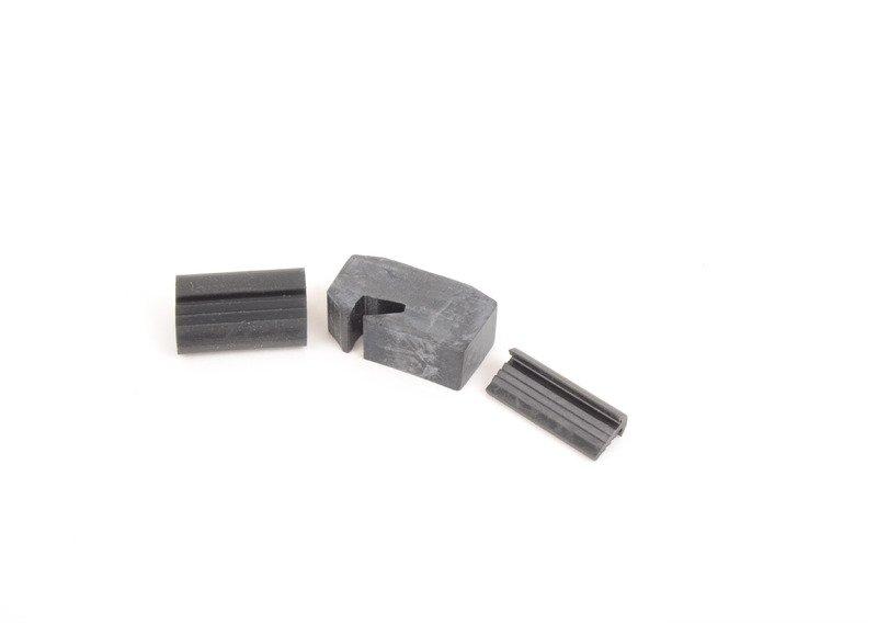 Уплотнитель блока задних фонарей Л