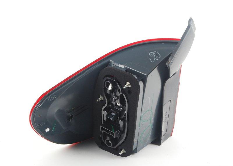 Блок задних фонарей на крыле П