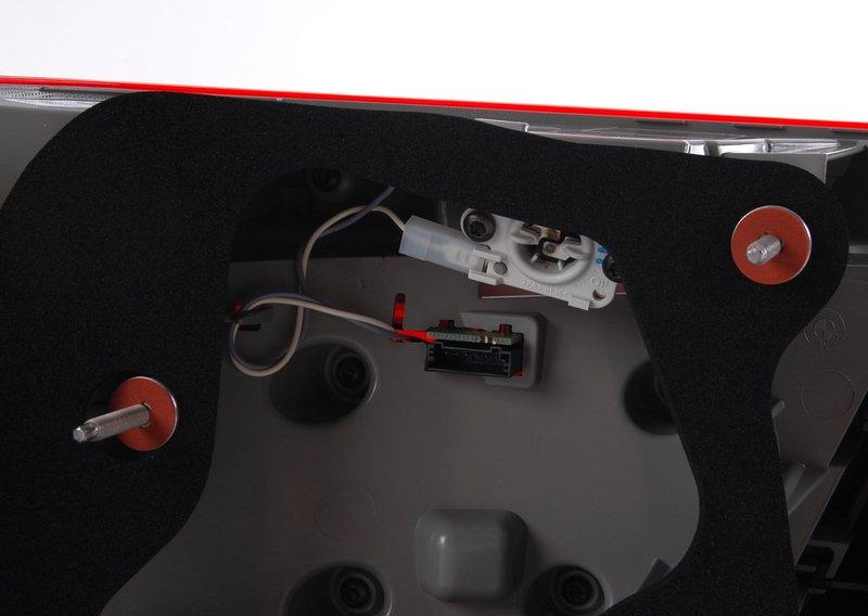 E92N фонарь левый большой