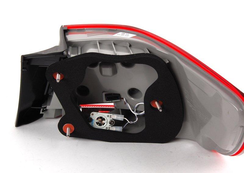 Блок задних фонарей на крыле Л