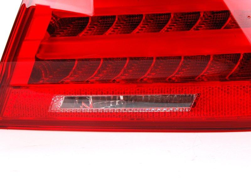 Блок задних фонарей на крыле П