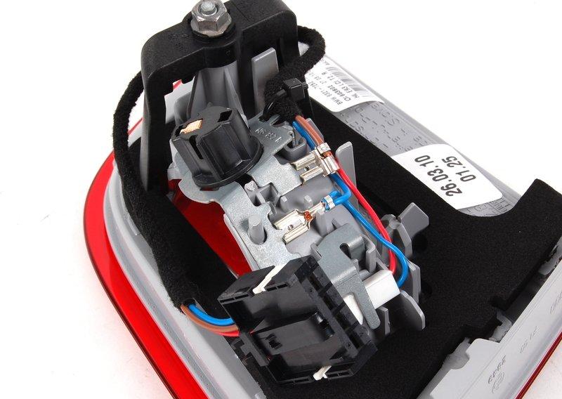 Блок задних фонарей на багажной двери П