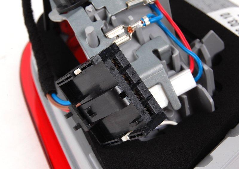 Блок задних фонарей на багажной двери П