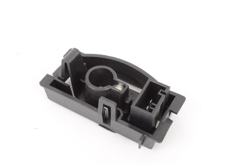 E70 держатель лампы левого фонаря