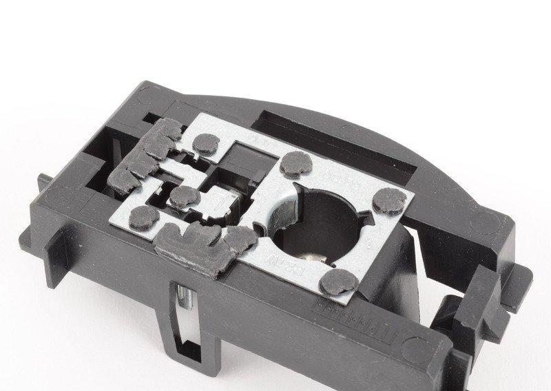 E70 держатель лампы левого фонаря