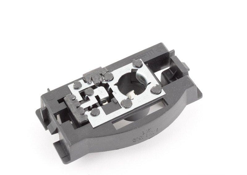 E70 держатель лампы правого фонаря