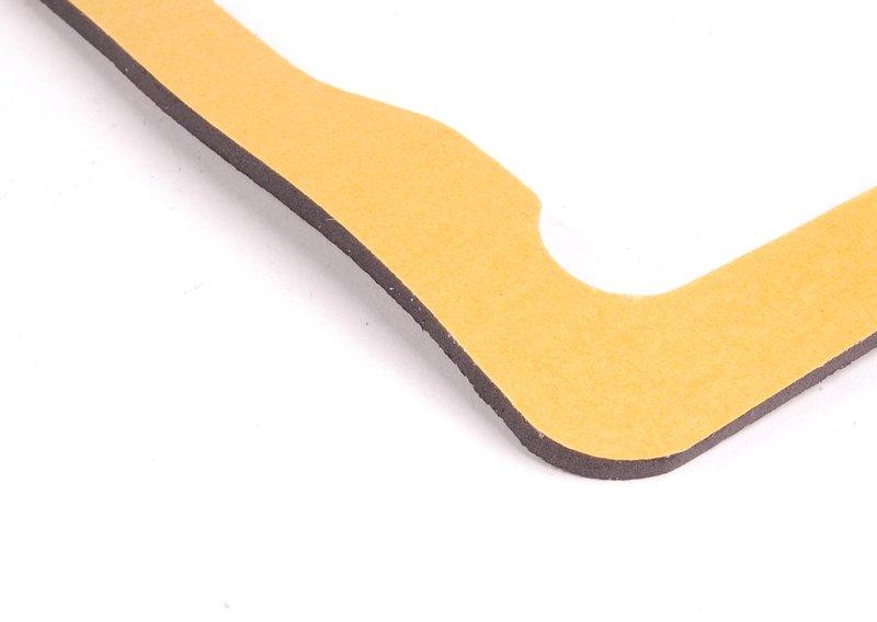 Уплотнитель блока фонарей на баг.двери Л