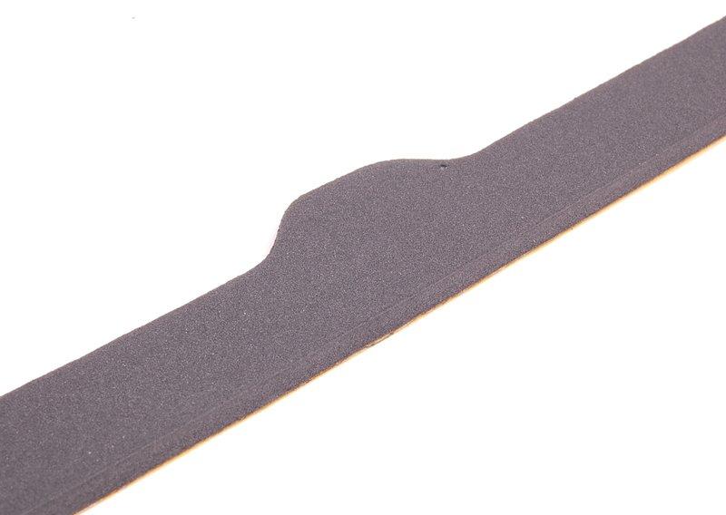 Уплотнитель блока фонарей на баг.двери Л