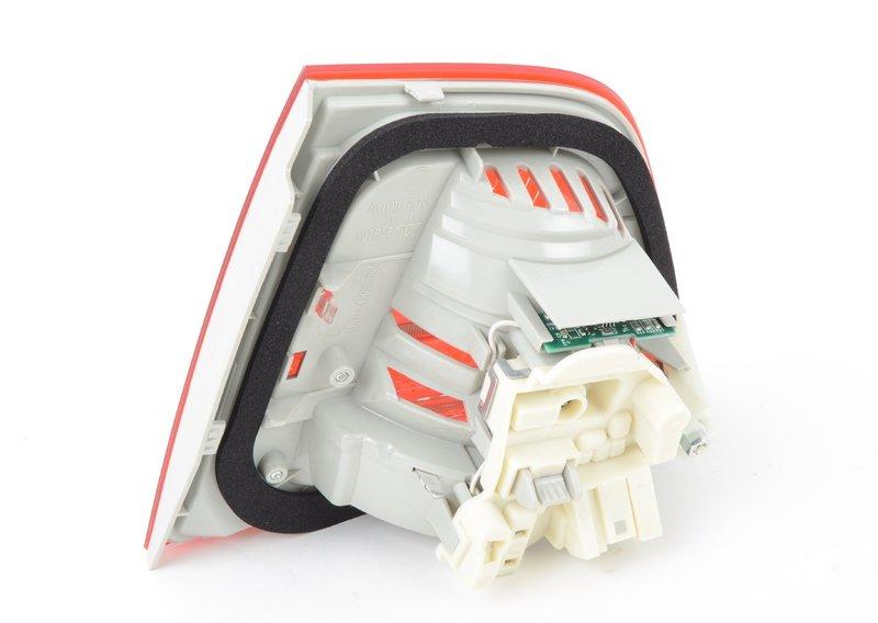 Блок задних фонарей на багажной двери Л