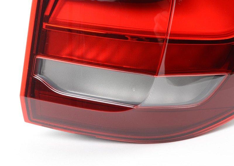 Блок задних фонарей на крыле П