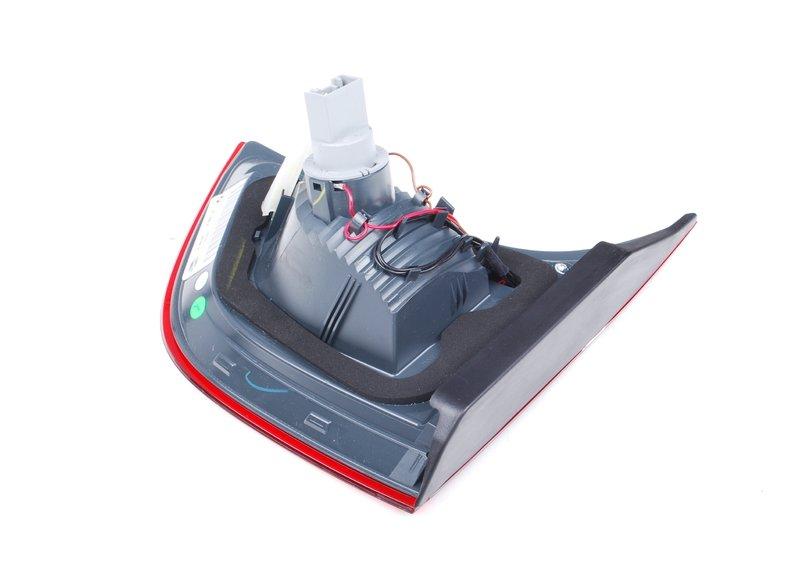 фонарь Л в багажник е71 lci