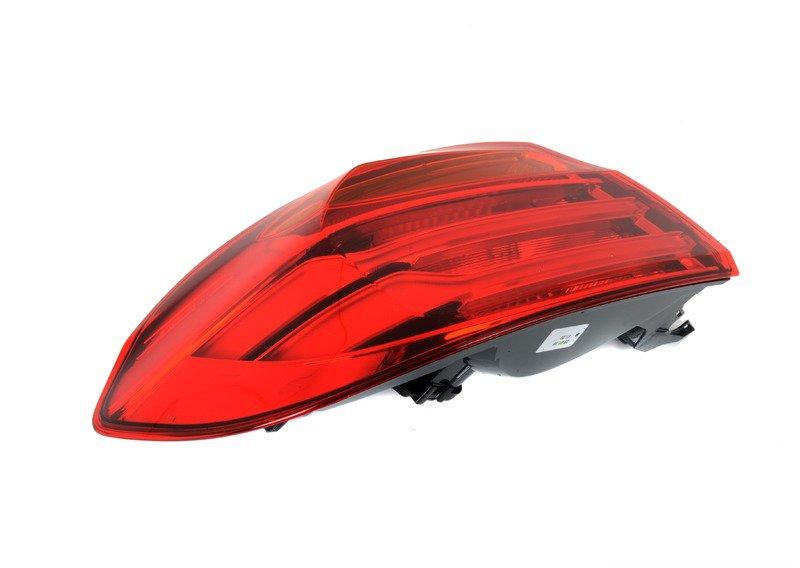 Блок задних фонарей на крыле П