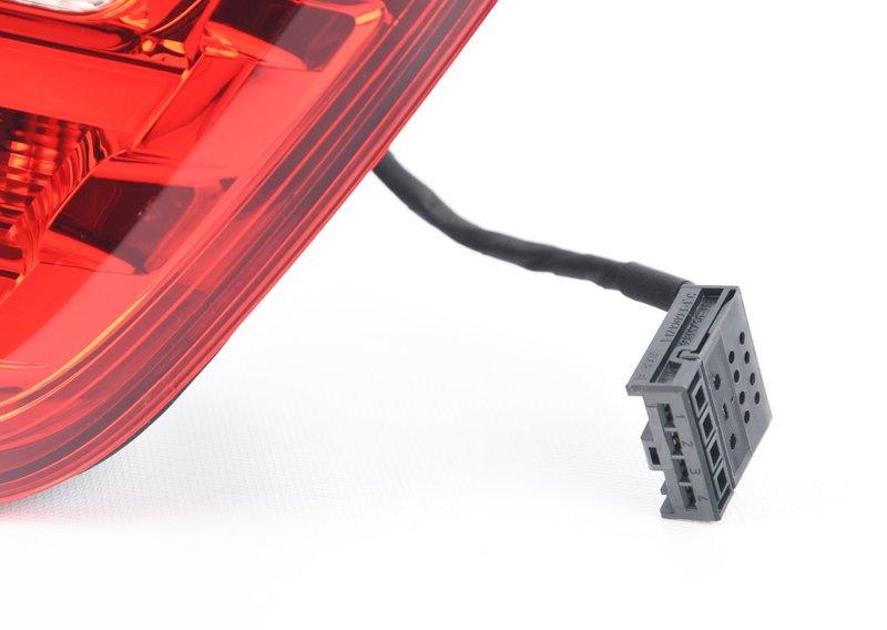 Блок задних фонарей на багажной двери Л